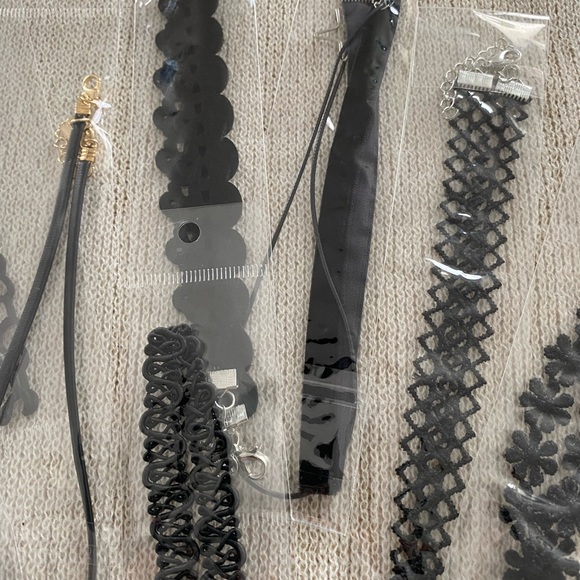 NEW BUNDLE OF 15 DIFFERENT CHOCK HOLD NECKLACES - Picture 4 of 7